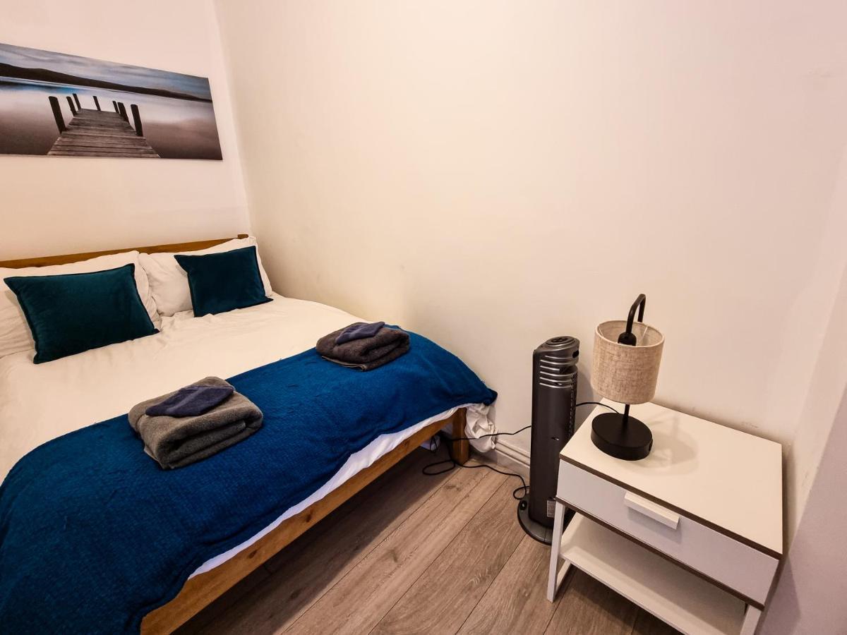Newly Refurbished Flat In Central Cheltenham With Parking Exterior foto