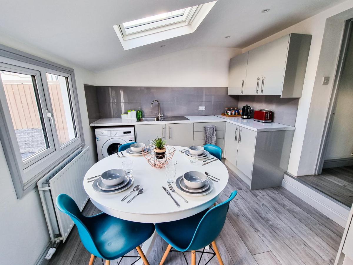 Newly Refurbished Flat In Central Cheltenham With Parking Exterior foto